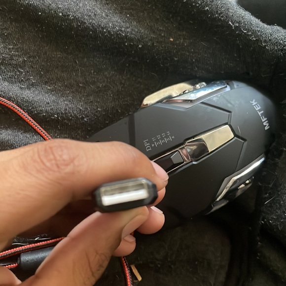 Corsair K55 RGB Wired Gaming Keyboard With G-Keys, MFTEK RGB Wired Gaming Mouse - Picture 4 of 11